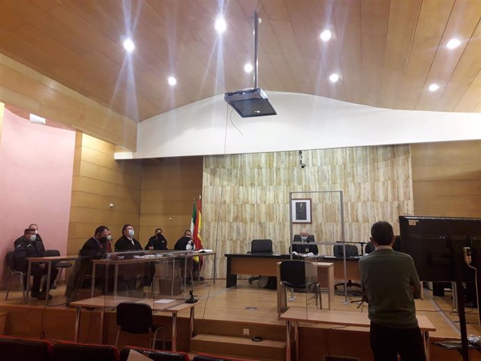 Primera sesión del juicio contra los dos acusados en la Caleta
