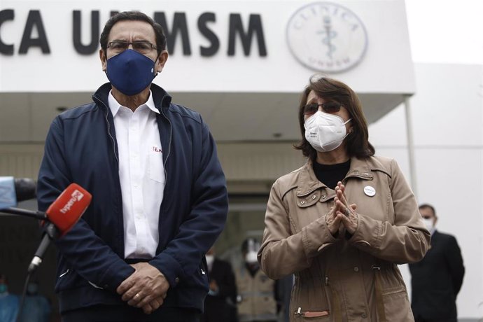 El expresidente de Perú Martín Vizcarra y la antigua titular del Ministerio de Salud, Pilar Mazzetti.