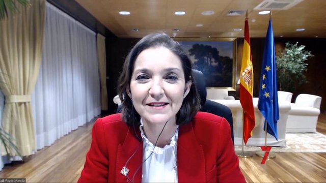 La ministra de Industria, Comercio y Turismo, Reyes Maroto, en una entrevista en 7TV Andalucía.