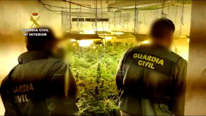 Agentes en uno de los registros domiciliarios