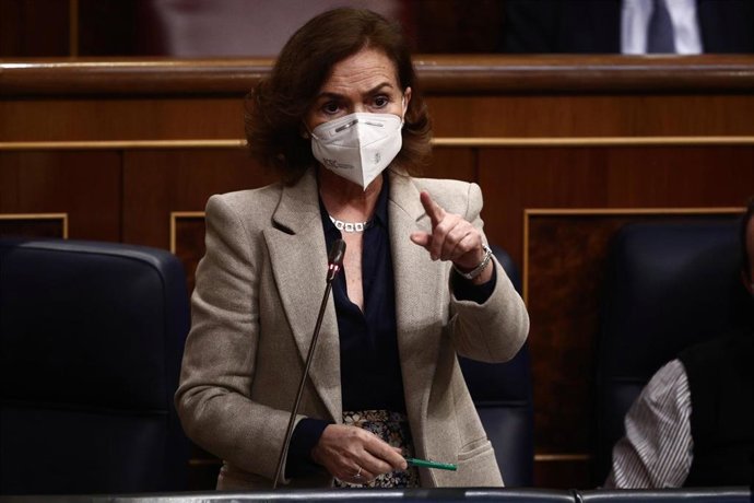 La vicepresidenta primera y ministra de la Presidencia, Relaciones con las Cortes y Memoria Democrática, Carmen Calvo; interviene durante una sesión de Control al Gobierno en el Congreso de los Diputados.