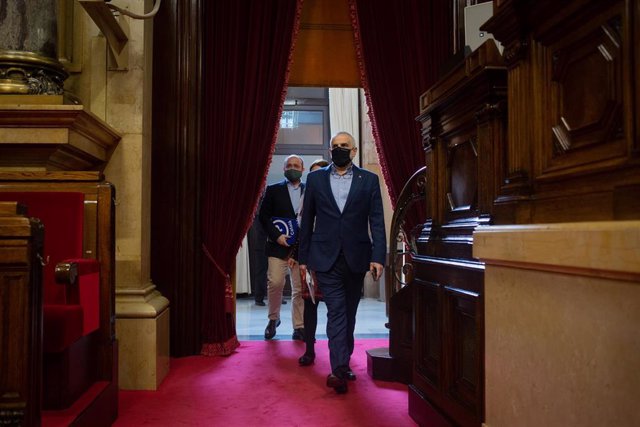 El líder de Cs en Catalunya, Carlos Carrizosa, a su llegada a la Diputación Permanente del Parlament, en Barcelona, Catalunya (España), a 24 de febrero de 2021. 