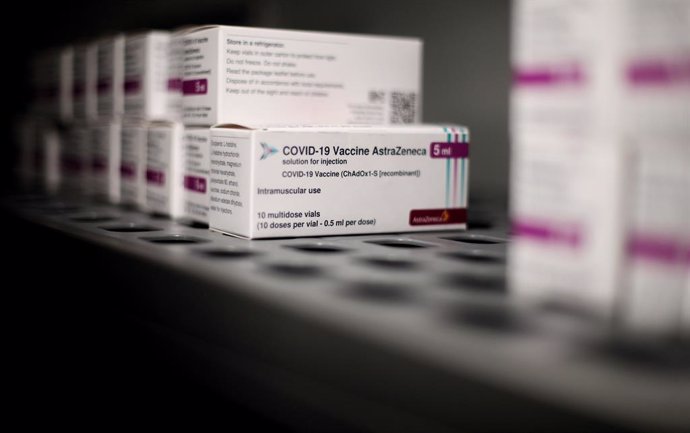 Varias cajas con la vacuna contra la COVID-19 de AstraZeneca en un Centro de Vacunación de la Comunidad de Madrid, en Madrid (España), a 19 de febrero de 2021.  