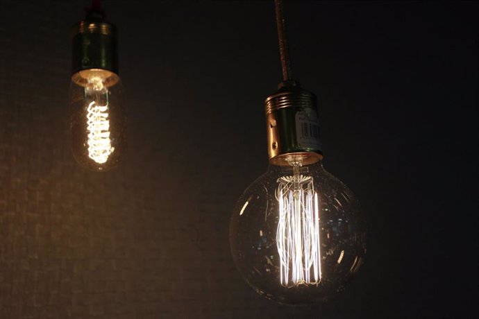 Archivo - Bombilla, bombillas, luz, electricidad, energía