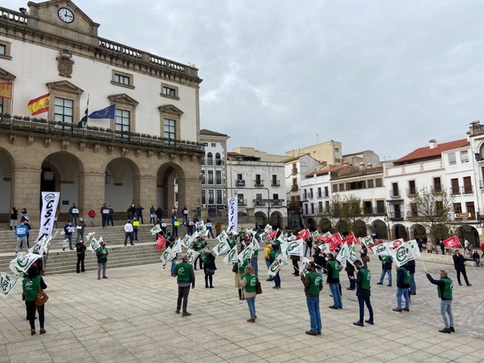 Policías locales de Cáceres protestan por el cambio de cuadrantes que elimina los "grupos burbujas"