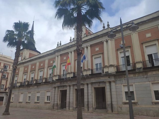 Fachada del Ayuntamiento de Huelva.