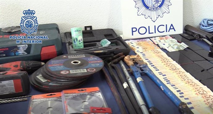 Desmantelan una banda que robó en una tienda de lujo, una fábrica de calzado de Elche y en una casa de Madrid