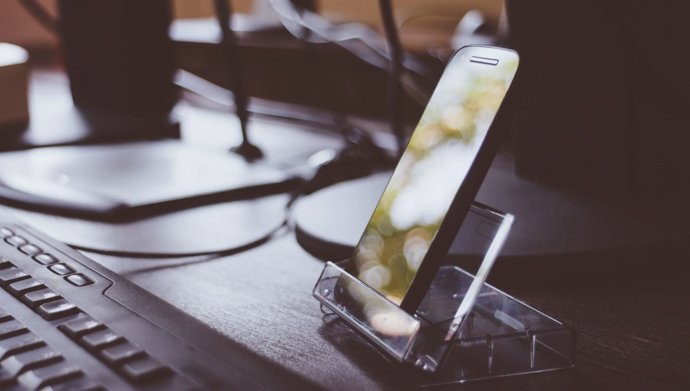 Archivo - Teléfono móvil