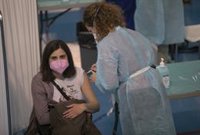 Les persones de menys de 55 anys que hagin passat la covid-19 només rebran una dosi sis mesos després de la infecció