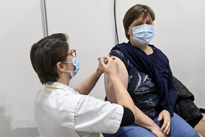 15 February 2021, Belgium, Beringen: A woman receives a dose of AstraZeneca coronavirus vaccine at the vaccination centre. Photo: Dirk Waem/BELGA/dpa