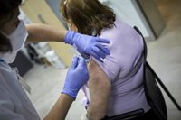 España supera las 3,5 millones de dosis administradas contra la COVID-19, con 169.477 en las últimas 24 horas