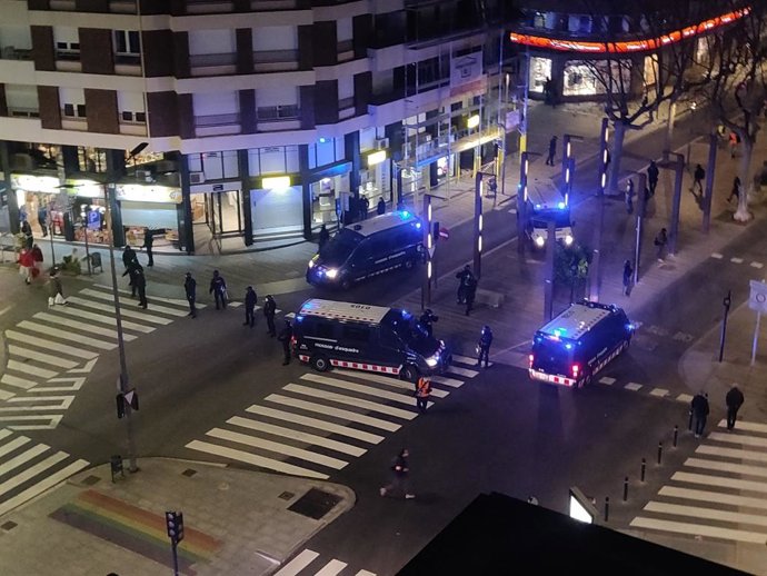 Manifestación en Terrassa (Barcelona) contra la "brutalidad policial" tras el encarcelamiento del rapero Pablo Hasel.