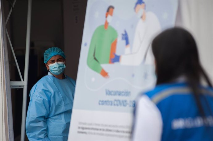 Vacunación en un hospital de Colombia el 18 de febrero de 2021