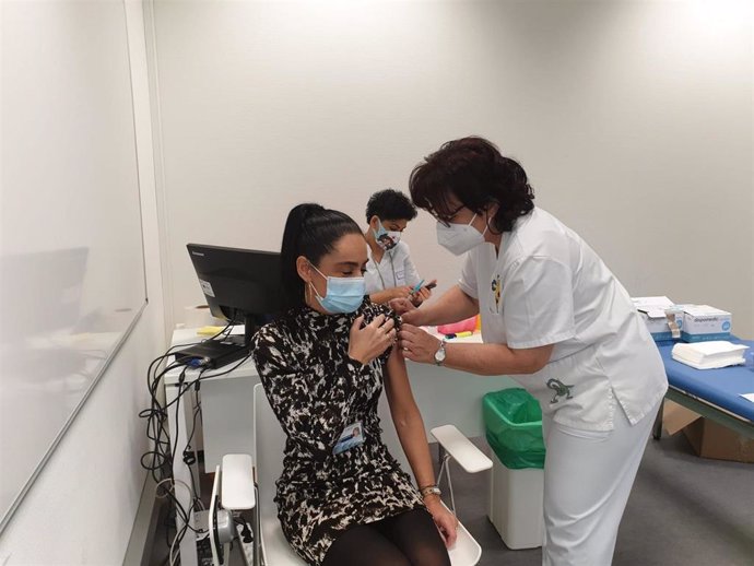 Vacunación del personal sanitario en el área de Vigo.