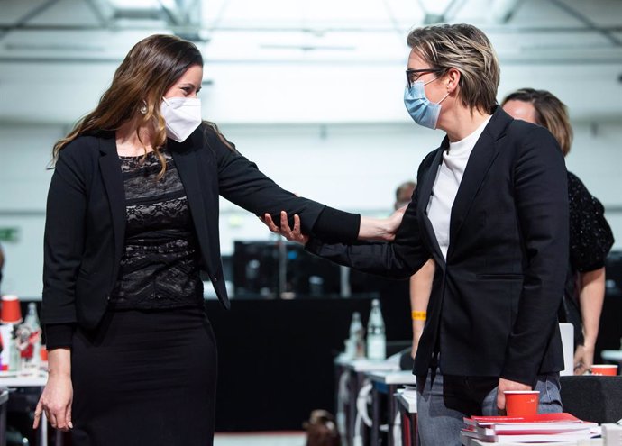 27 February 2021, Berlin: Susanne Hennig-Wellsow (R) and Janine Wissler, congratulate each other on being elected as the new federal co-chairpersons of Die Linke (The Left Party) during the party's online federal conference. A Berlin event hall has been