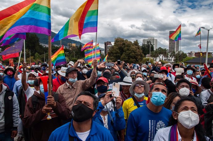 26 February 2021, Ecuador, Quito: Supporters of environmental activist Perez listen to the presidential candidate speak during a political event. Perez, third-place finisher in the first round of voting, called for a recount of the votes by the election