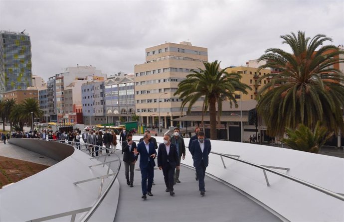 Inaugurada la pasarela 'Onda Atlántica', que buscar se un nuevo símbolo arquitectónico de Las Palmas de Gran Canaria