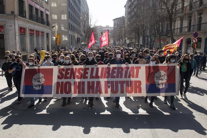 800 Persones Es Manifesten A Girona Per la Llibertat D'Expressió