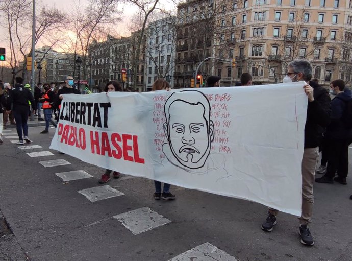 Pancarta de la concentració a Barcelona a favor del raper Pablo Hasél