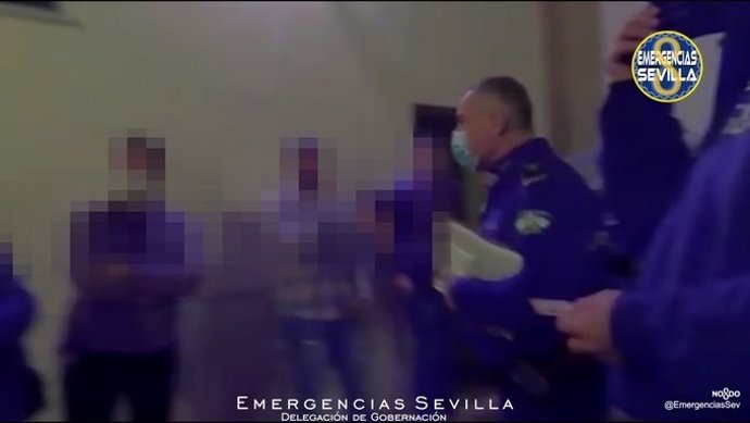 Desalojadas 14 personas en Sevilla de una fiesta en una vivienda alquilada de la calle Castilla
