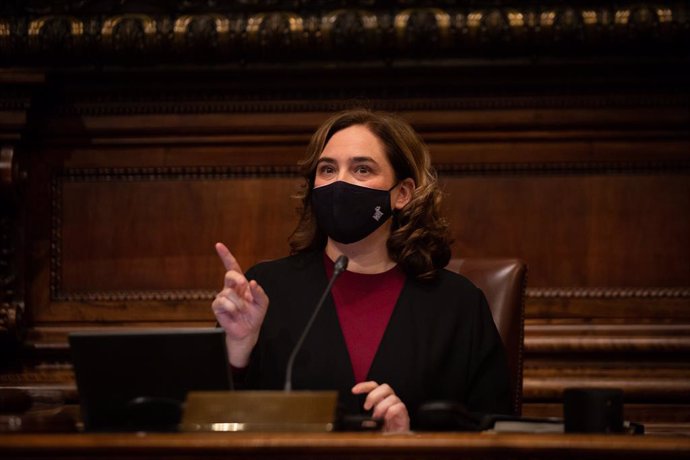 L'alcaldessa de Barcelona, Ada Colau, durant una sessió plenria del Consell municipal de l'Ajuntament de Barcelona, Catalunya (Espanya), 26 de febrer del 2021. 