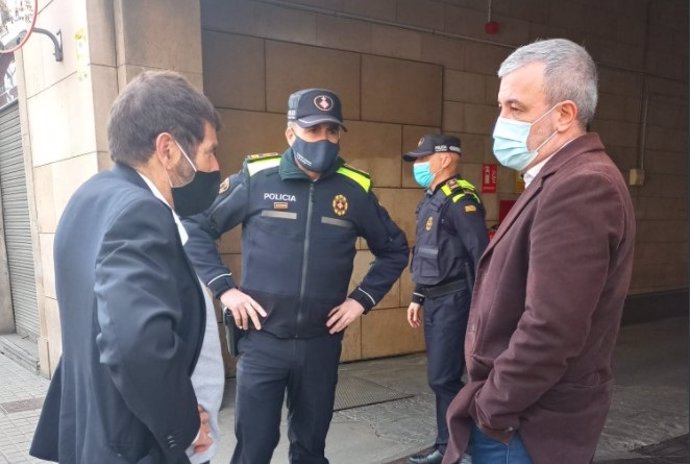 El teniente de Seguirdad del Ayuntamiento de Barcelona, Albert Batlle, junto al primer teniente de alcalde de Barcelona, Jaume Collboni