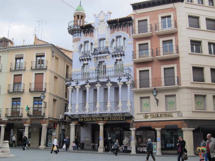 Archivo - Empresarios de Teruel alertan de que ya hay establecimientos hosteleros que no volverán a abrir.