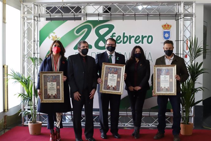 Entrega de reconocimientos del Ayuntamiento de Carmona (Sevilla) por el 28 de febrero, Día de Andalucía.