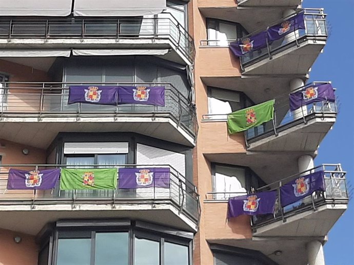 Banderas de Jaén en balcones de la provincia contra el "ninguneo" de administraciones.