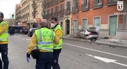 Heridos leves 4 policías y otras 3 personas al estrellarse un coche en Serrano tras una persecución policial