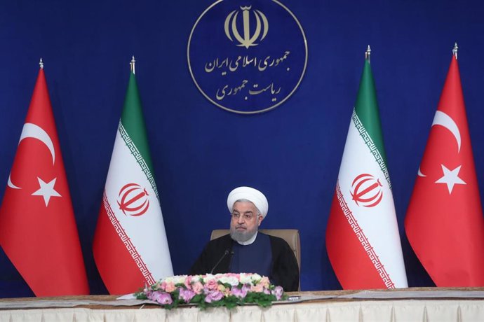 Archivo - El presidente iraní, Hasán Rohani, asiste por videoconferencia a la sexta reunión del Consejo de Cooperación de Alto Nivel entre Irán y Turquía