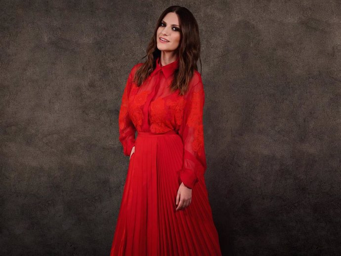 Laura Pausini, ganadora del Globo de Oro a Mejor Canción, vestida por Valentino en su gran noche