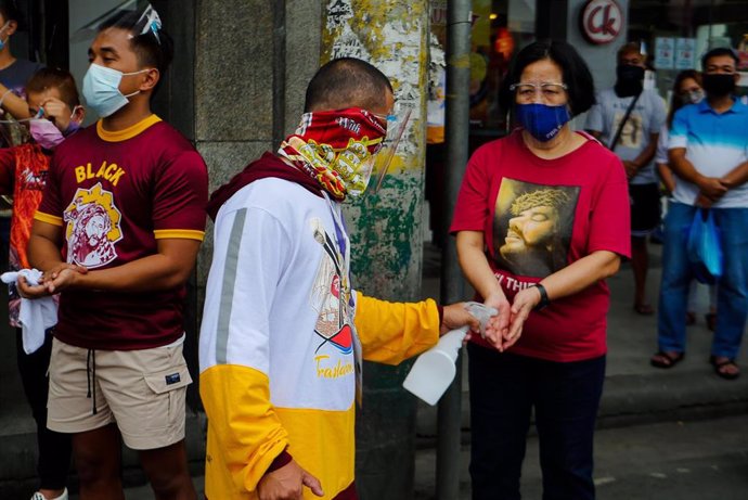 Archivo - Misa en Filipinas durante la pandemia de coronavirus