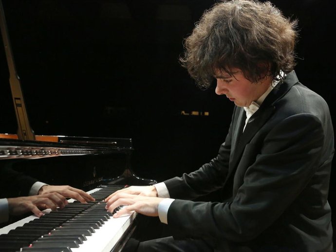 Archivo - El pianista gijonés Martín García García.