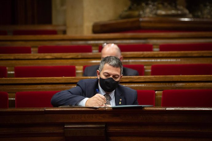 El conseller de Interior en funciones, Miquel Samper, durante la Diputación Permanente del Parlament, en Barcelona. Foto de archivo.