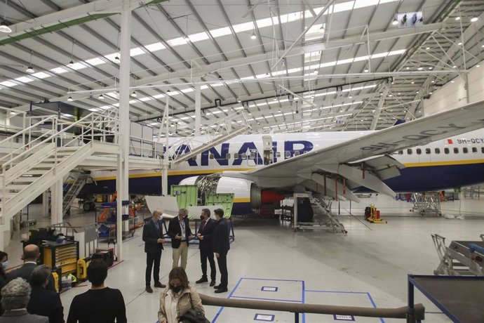 Nota De Prensa Y Fotografías. Visita Alcalde Ryanair Obras Segundo Hangar