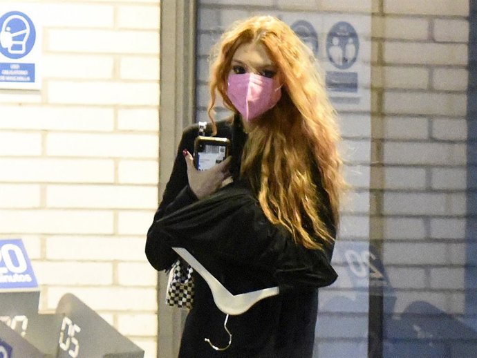 Alejandra Rubio abandonó sola y afectada las instalaciones de Mediaset