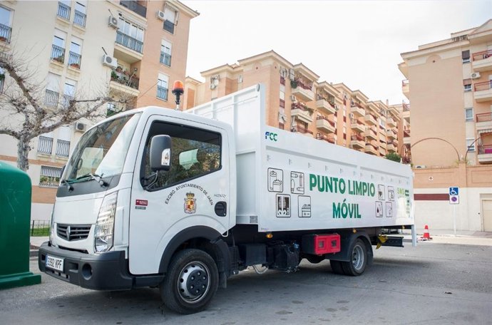 Vehículo del servicio de Punto Limpio Móvil en la capital jiennense