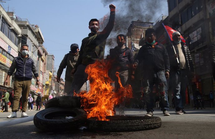 04 February 2021, Nepal, Kathmandu: Anti-government protesters burn tires during a general strike called by a faction of the recently split Nepal Communist Party against Prime Minister KP Sharma Oli and the dissolution of the Parliament. Photo: Dipen Sh