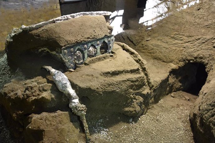 Carro ceremonial romano excavado en Pompeya