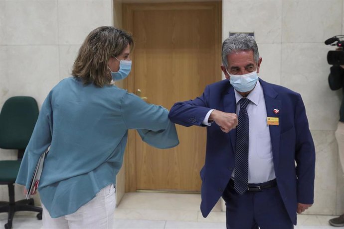 Archivo - El presidente de Cantabria Miguel Ángel Revilla y la ministra Teresa Ribera