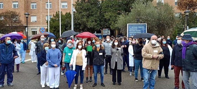 Concentración ante las puertas del Hospital Virgen de la Salud de Toledo contra la privatización del Servicio de Lencería.