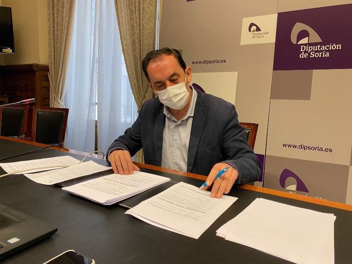 El presidente de la Diputación de Soria, Benito Serrano, tras la Junta de Gobieno.