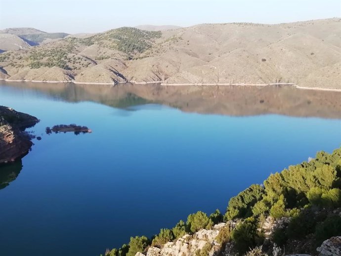 La reserva de agua embalsada en la cuenca del Ebro está a un 83% de la capacidad total.