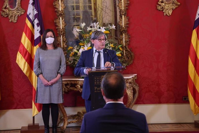 El presidente del Parlament balear, Vicen Thomas, durante su discurso con motivo del Día de Baleares.