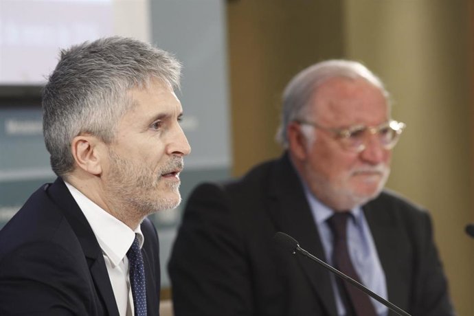 Archivo - El Ministerio del Interior, Fernando Grande-Marlaska, y el director de la Dirección General de Tráfico, Pere Navarro, presentan los datos de fallecidos y heridos en accidentes de tráfico en las vías españolas en 2018 FERNANDO GRANDE MARLASKA ;