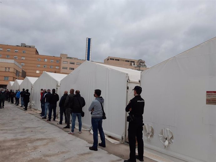 Vacunación de fuerzas y cuerpos de seguridad en el hospital de campaña de Castelló de la Plana