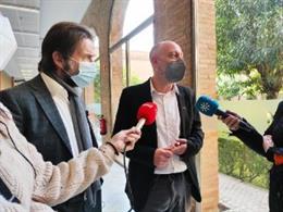 Alba atiende a medios de comunicación