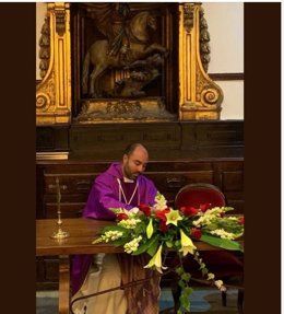 El padre Víctor Herrero de Miguel en una imagen publicada por la Cofradía de las Siete Palabras.