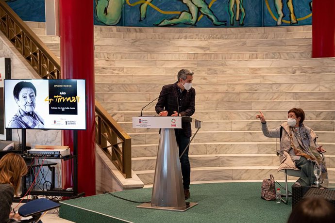El vicepresidente y consejero de Universidades, Igualdad, Cultura y Deporte, Pablo Zuloaga, presenta en el Palacio de Festivales '2021. Año cultural Gloria Torner'.
